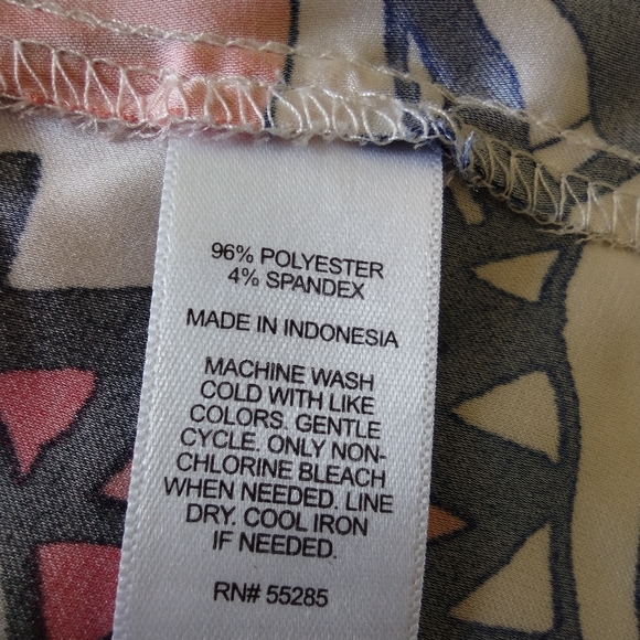 Express Multicolored Floral Print Blouse. - Picture 7 of 7